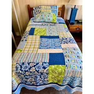 Pottery Barn Kids Twin Quilt Bedspread and Two Pillow Shams Beach House Cottage